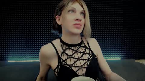 Miss Hardy online show from 03-10-26, 03:11