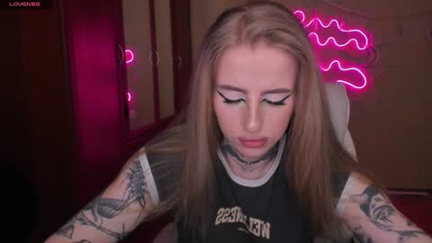 Snapshot of harley_kimm chatting on 01-27-25, 05:03 Julia online show from 01-27-25, 05:03