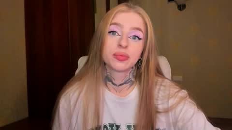 Snapshot of harley_kimm chatting on 09-25-25, 05:44 Julia online show from 09-25-25, 05:44