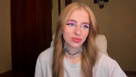 Snapshot of harley_kimm chatting on 09-26-25, 05:44 Julia online show from 09-26-25, 05:44