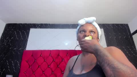 Snapshot of harleyevaans chatting on 01-20-25, 12:07 Harley Evaans online show from 01-20-25, 12:07