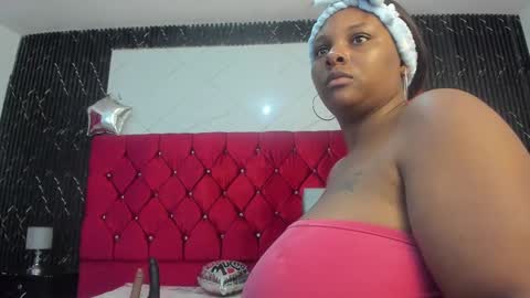 Snapshot of harleyevaans chatting on 02-18-25, 12:06 Harley Evaans online show from 02-18-25, 12:06