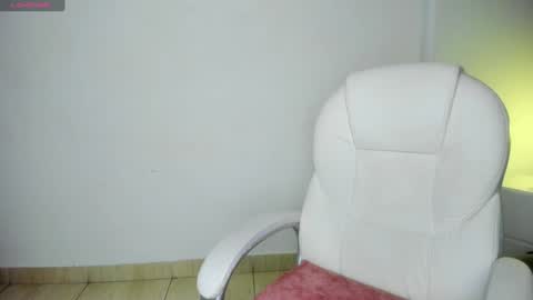 Snapshot of harleyqueen_robbie chatting on 01-23-25, 11:26 harleyqueen_robbie online show from 01-23-25, 11:26