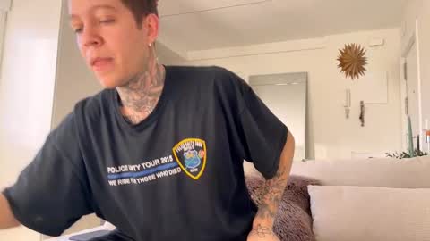 Snapshot of harry_jen chatting on 12-28-24, 08:48 TAP HERE choise Harry tattoo on chest Jen curls hair online show from 12-28-24, 08:48