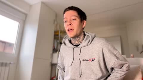 Snapshot of harry_jen chatting on 01-20-25, 09:03 TAP HERE choise Harry tattoo on chest Jen curls hair online show from 01-20-25, 09:03