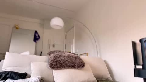 Snapshot of harry_jen chatting on 03-09-25, 08:40 TAP HERE choise Harry tattoo on chest Jen curls hair online show from 03-09-25, 08:40