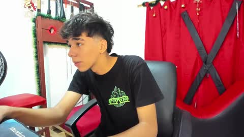 Snapshot of harry_latinboy chatting on 12-15-24, 11:09 Harry online show from 12-15-24, 11:09