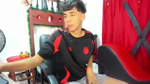 Snapshot of harry_latinboy chatting on 12-16-24, 07:43 Harry online show from 12-16-24, 07:43