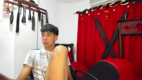 Snapshot of harry_latinboy chatting on 12-17-24, 11:05 Harry online show from 12-17-24, 11:05