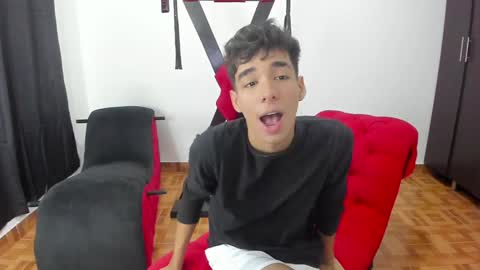 Snapshot of harry_latinboy chatting on 01-13-25, 08:04 Harry online show from 01-13-25, 08:04