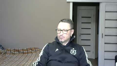 Snapshot of harrysnake chatting on 01-12-25, 07:00 HarrySnake online show from 01-12-25, 07:00