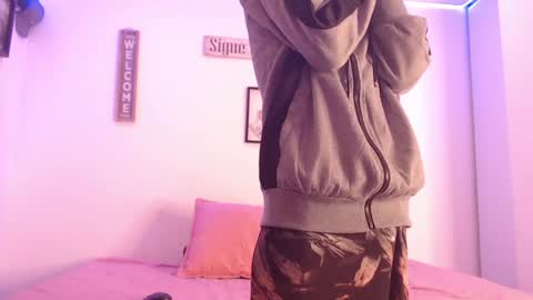 Snapshot of harrythomson1 chatting on 12-19-24, 08:34 harry thomson online show from 12-19-24, 08:34