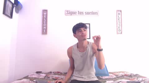 Snapshot of harrythomson1 chatting on 01-14-25, 01:49 harry thomson online show from 01-14-25, 01:49