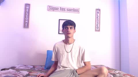 Snapshot of harrythomson1 chatting on 01-24-25, 06:35 harry thomson online show from 01-24-25, 06:35