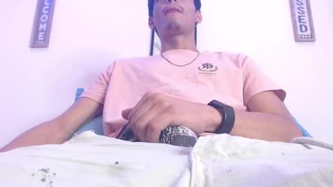 Snapshot of harrythomson1 chatting on 02-19-25, 06:00 harry thomson online show from 02-19-25, 06:00