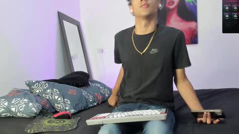 Snapshot of harrytwink18 chatting on 02-11-25, 01:20 HARRY online show from 02-11-25, 01:20