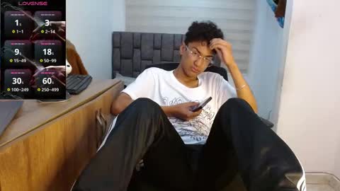 Snapshot of harrytwink18 chatting on 09-10-25, 02:50 HARRY online show from 09-10-25, 02:50