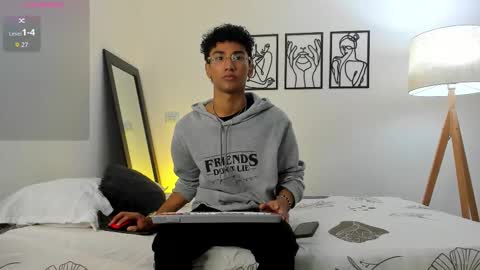 Snapshot of harrytwink18 chatting on 01-13-26, 02:00 HARRY online show from 01-13-26, 02:00