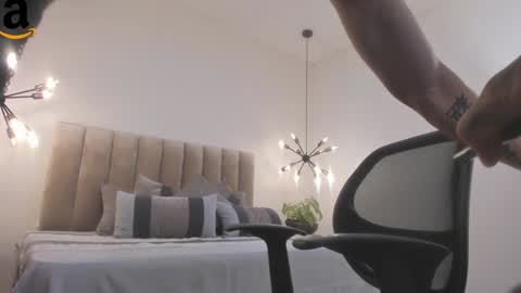 Snapshot of harryy_joness chatting on 12-08-24, 08:58 Harry Jones online show from 12-08-24, 08:58