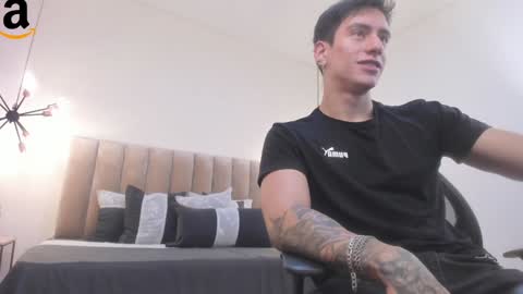 Snapshot of harryy_joness chatting on 12-15-24, 05:20 Harry Jones online show from 12-15-24, 05:20