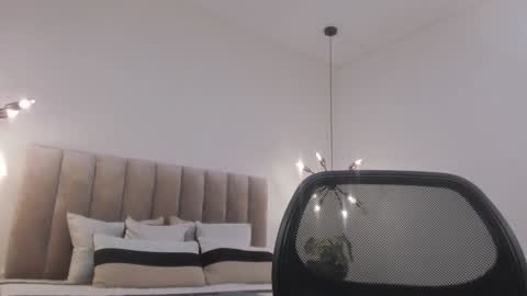 Snapshot of harryy_joness chatting on 12-21-24, 05:51 Harry Jones online show from 12-21-24, 05:51