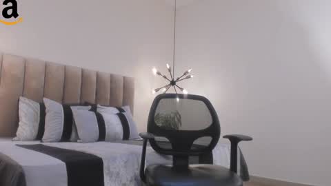 Snapshot of harryy_joness chatting on 12-28-24, 05:14 Harry Jones online show from 12-28-24, 05:14