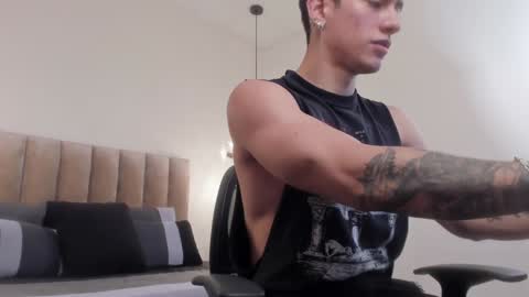 Snapshot of harryy_joness chatting on 01-11-25, 05:18 Harry Jones online show from 01-11-25, 05:18