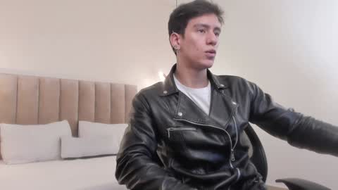 Snapshot of harryy_joness chatting on 01-25-25, 05:51 Harry Jones online show from 01-25-25, 05:51