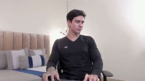 Snapshot of harryy_joness chatting on 01-28-25, 06:07 Harry Jones online show from 01-28-25, 06:07