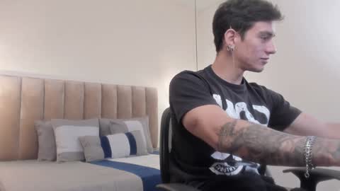 Snapshot of harryy_joness chatting on 01-30-25, 06:00 Harry Jones online show from 01-30-25, 06:00