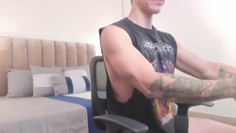 Snapshot of harryy_joness chatting on 01-31-25, 05:42 Harry Jones online show from 01-31-25, 05:42