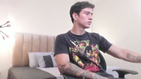 Snapshot of harryy_joness chatting on 02-08-25, 05:18 Harry Jones online show from 02-08-25, 05:18