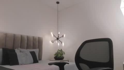 Snapshot of harryy_joness chatting on 02-16-25, 05:48 Harry Jones online show from 02-16-25, 05:48