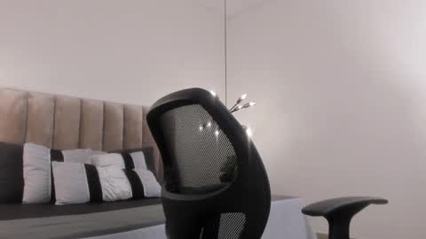 Snapshot of harryy_joness chatting on 02-22-25, 05:57 Harry Jones online show from 02-22-25, 05:57