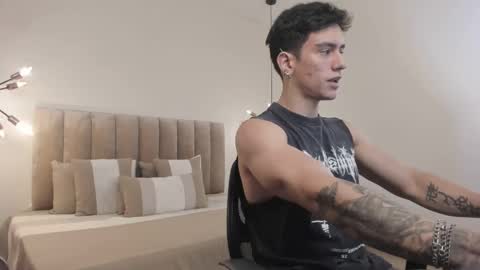 Snapshot of harryy_joness chatting on 02-25-25, 05:36 Harry Jones online show from 02-25-25, 05:36