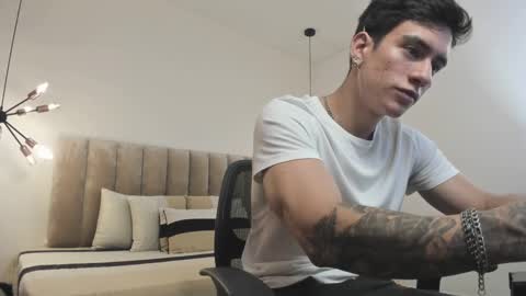 Snapshot of harryy_joness chatting on 03-11-25, 06:08 Harry Jones online show from 03-11-25, 06:08