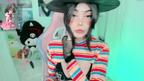 Snapshot of haru_lee chatting on 10-12-25, 02:10 Haru online show from 10-12-25, 02:10