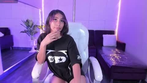 Snapshot of hasleycarter chatting on 10-17-25, 04:37 HasleyCarter online show from 10-17-25, 04:37