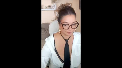 Snapshot of hat_on chatting on 06-10-26, 05:56 leila online show from 06-10-26, 05:56