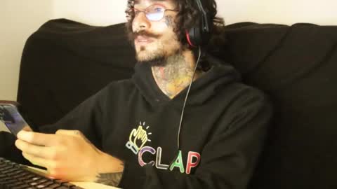 Snapshot of hatsumotokyoto chatting on 01-28-25, 03:57 More content   2   online show from 01-28-25, 03:57