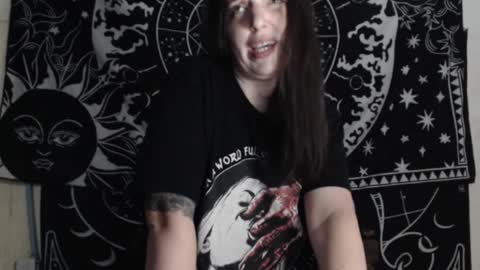 Hayle Woods online show from 12-31-24, 03:23