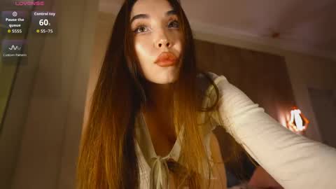 Snapshot of hayneiko_01 chatting on 05-08-26, 10:59 Maneki-Neko online show from 05-08-26, 10:59