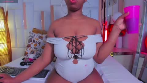 hazel_lanee online show from 06-01-26, 04:03