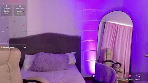 Snapshot of hazel_lynn_ross_ chatting on 06-25-26, 06:23 HAZEL LYNN ROSS online show from 06-25-26, 06:23