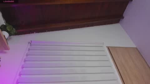 Snapshot of hazel_shy chatting on 03-05-25, 02:14 Im Hazel online show from 03-05-25, 02:14