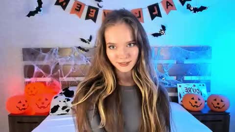 Snapshot of hazelmorris chatting on 10-25-25, 04:13 Hazel  online show from 10-25-25, 04:13