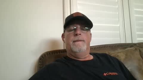 Snapshot of hdeuce22 chatting on 05-11-26, 06:16 Hdeuce22 online show from 05-11-26, 06:16