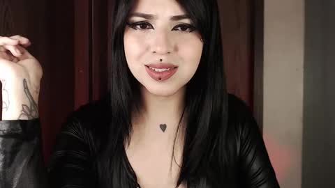 Snapshot of heatherdemonzx_ chatting on 01-10-26, 03:52 HEATHER DEMONZX Please help me to reach 100 thumbs up online show from 01-10-26, 03:52