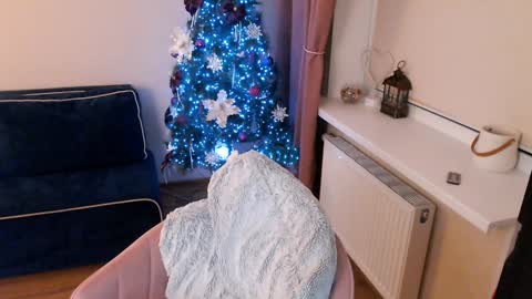 Heaven girl online show from 12-15-24, 10:37