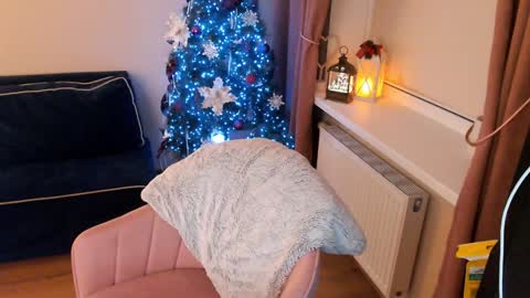 Heaven girl online show from 12-17-24, 10:54